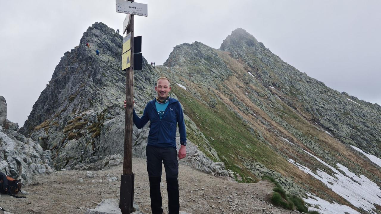 64 kilometry, 20 godzin na szlaku. Jednego dnia odwiedził wszystkie schroniska w polskich Tatrach