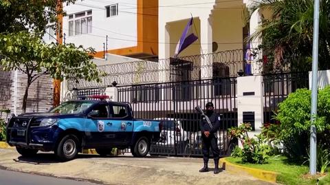 Nikaraguańska policja przed gmachem AOL. Wideo archiwalne