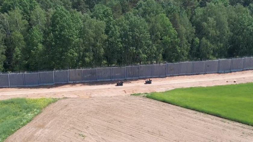 Pierwsze odcinki bariery na granicy z Białorusią zostały już odebrane (materiał z 13.06.2022)