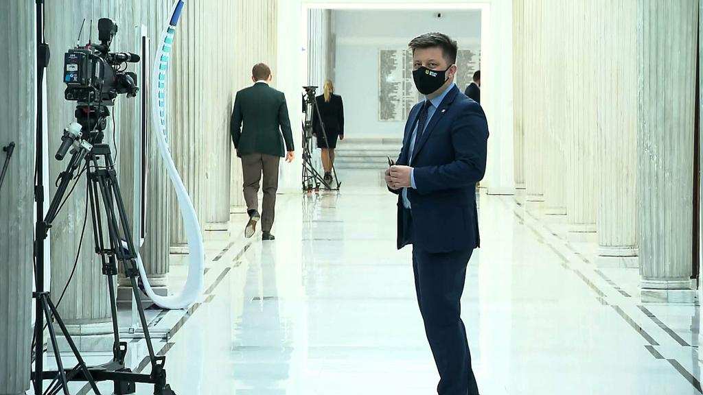 Michał Dworczyk na korytarzu w Sejmie