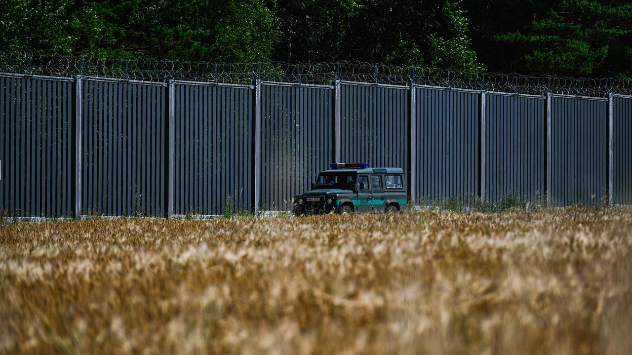 Tusk o zaporze na granicy z Białorusią. 