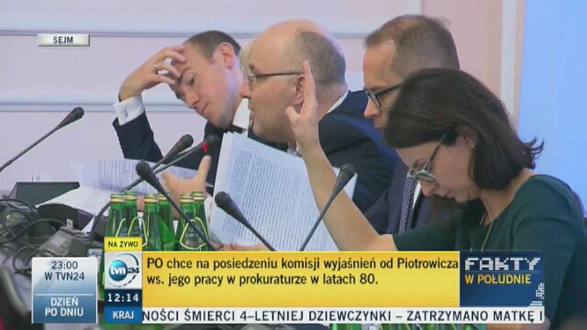 Robert Kropiwnicki zabiera głos na posiedzeniu komisji sprawiedliwości