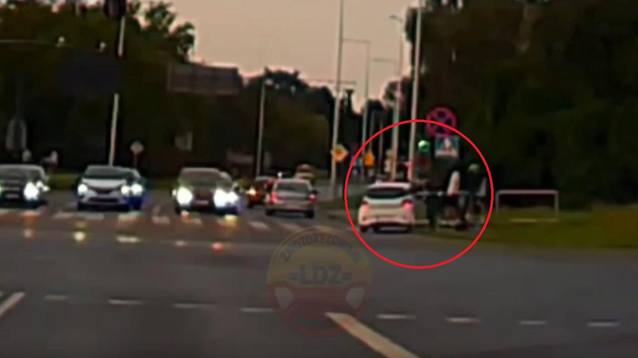 55-Year-Old Driver Hits Pedestrians at Łódź Intersection, Two Hospitalised