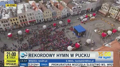 Rekordowe śpiewanie hymnu w Pucku przed 11.11