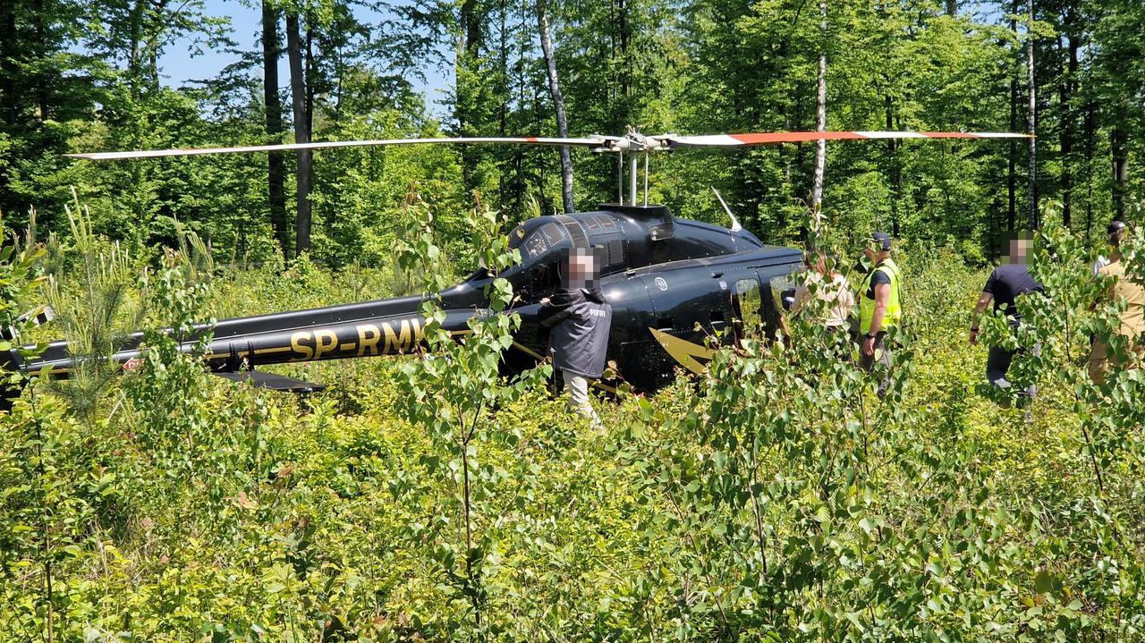 L’elicottero ha effettuato un atterraggio di emergenza in una zona vicino a Minsk Mazowiecki.  Sono feriti