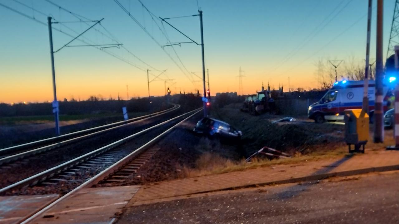 Legnica. 70-latka zginęła po zderzeniu z jadącym pociągiem.  