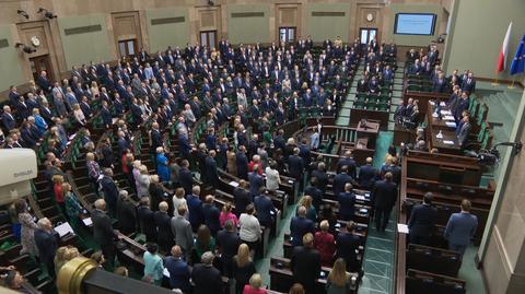 Sejm uczcił minutą ciszy ofiary katastrofy smoleńskiej