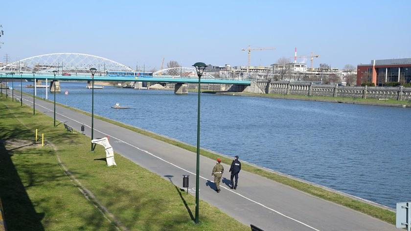 Służby patrolują Kraków również z powietrza