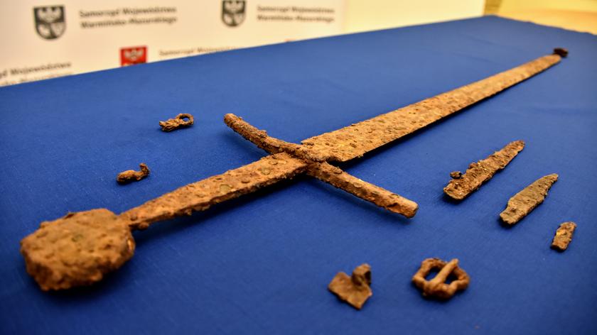 Miecz przeleżał pod ziemią ponad 600 lat