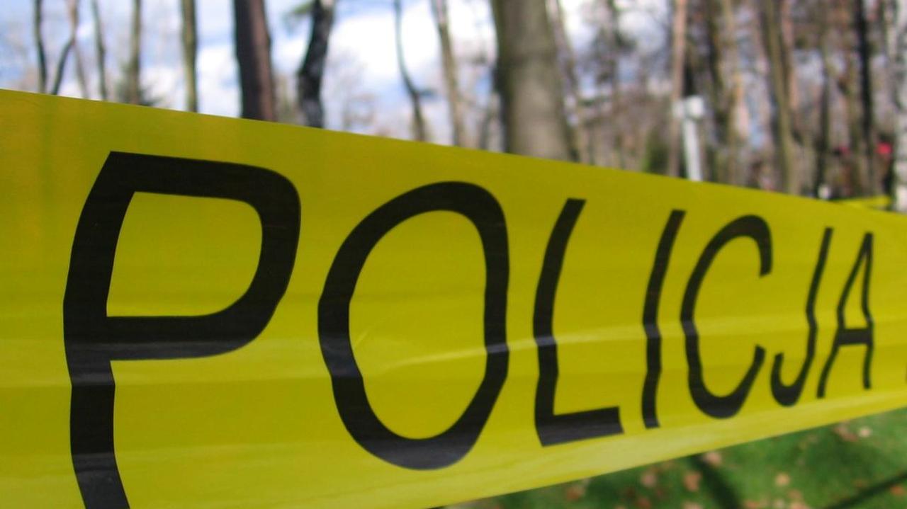 Ciało mężczyzny w parku