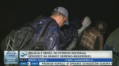Emigranci przekraczaja granicę serbsko-węgierską