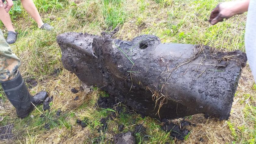 Fragmenty rakiety V2 znaleziono na łące w powiecie zamojskim (materiał z 12.07.2021)