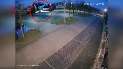 Monitoring nagrał kobietę, która wyrzuciła na chodniku śmieci 