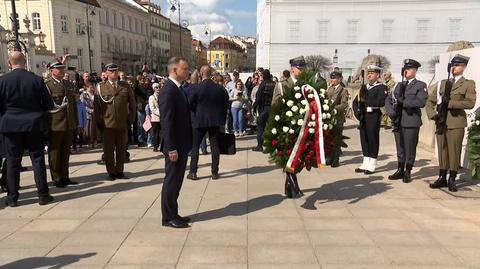 Andrzej Duda złożył wieniec przed Pałacem Prezydenckim