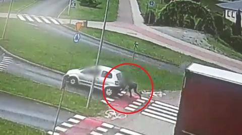 Kierowca potrącił 16-letnią rowerzystkę (wideo bez dźwięku)