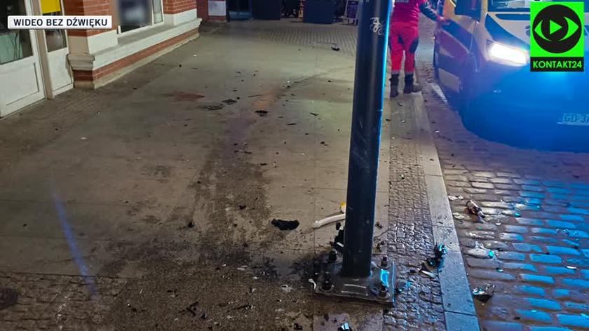 Kierowca w Gdańsku potrącił dwie osoby, uderzył w latarnię. Potem próbował uciekać