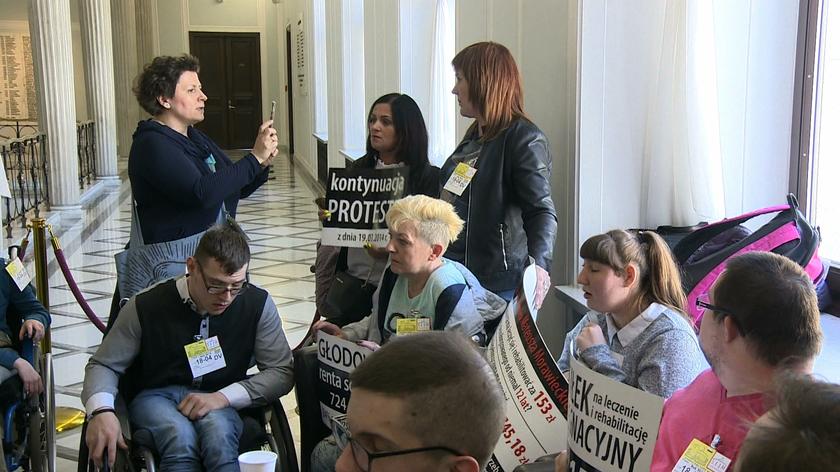 Rodzice dzieci niepełnosprawnych protestują w Sejmie