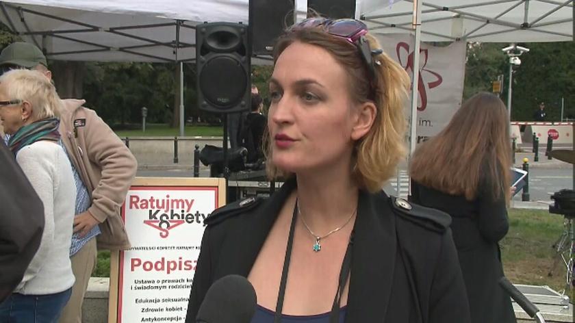 Pod Sejmem pikietują zwolennicy i przeciwnicy zaostrzenia prawa aborcyjnego