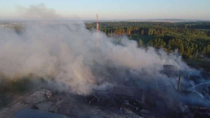Pożar składowiska odpadów w Jakubowie na Dolnym Śląsku. Film z drona