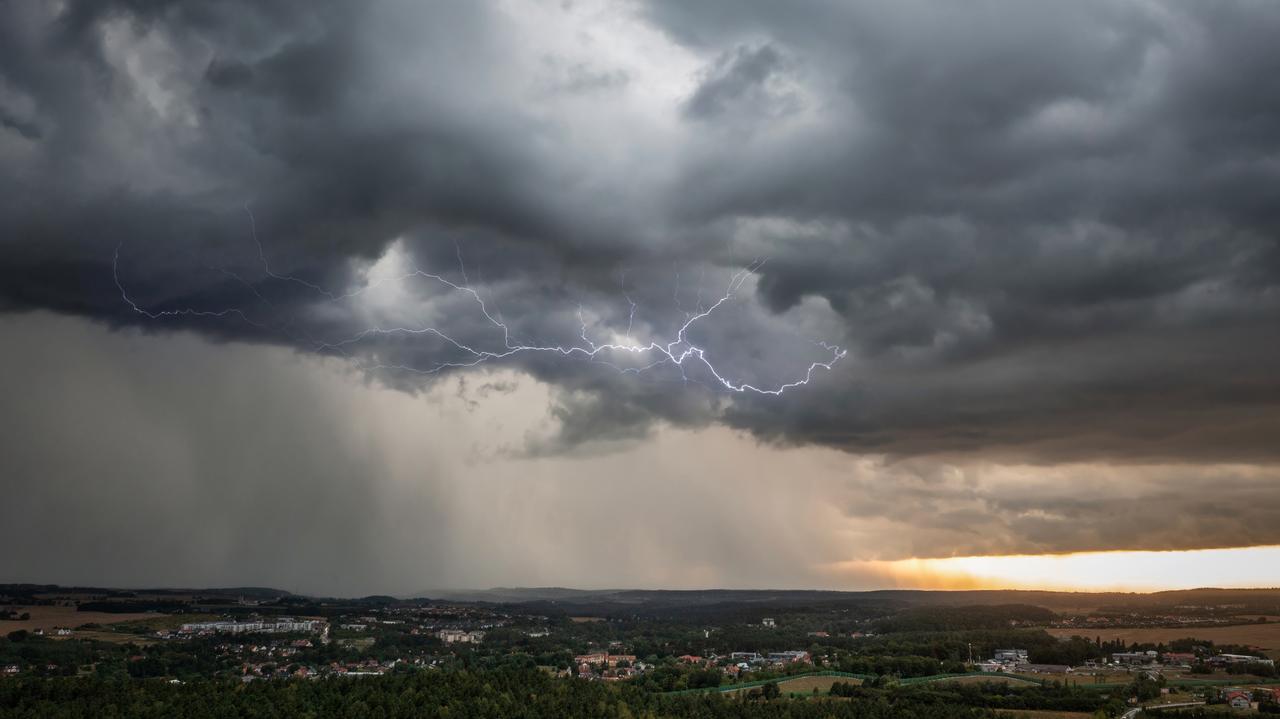 Uważajmy na burze. IMGW wydał ostrzeżenia
