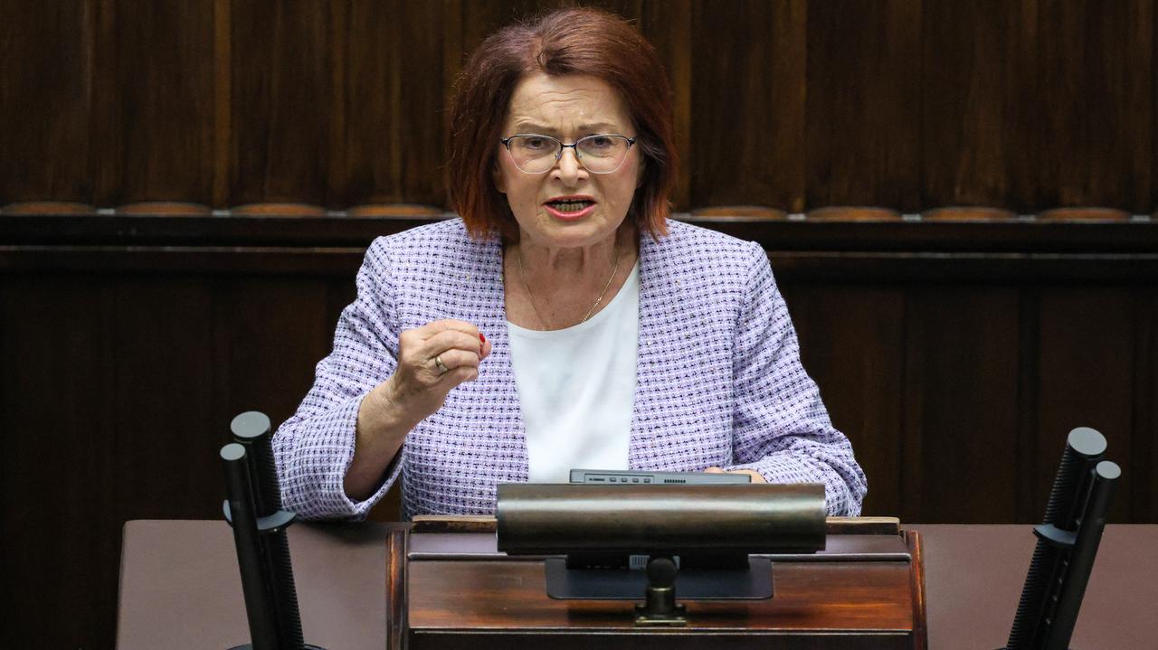 "Po kilku dniach zrozumiała". Maria Kurowska opuściła budynek Akademii Wymiaru Sprawiedliwości