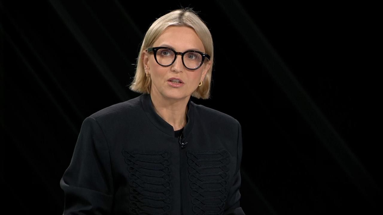 To Kuligowska chciała przekazać Morozowskiemu. Powiedziała mu, gdy spał