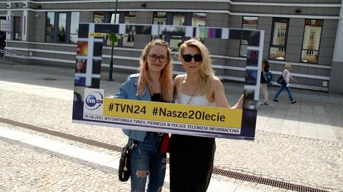Na rynku w Białymstoku akcja ramkowa z okazji 20-lecia TVN24. Pozdrowienia i życzenia dla stacji