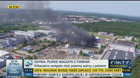 Płonie magazyn z farbami 