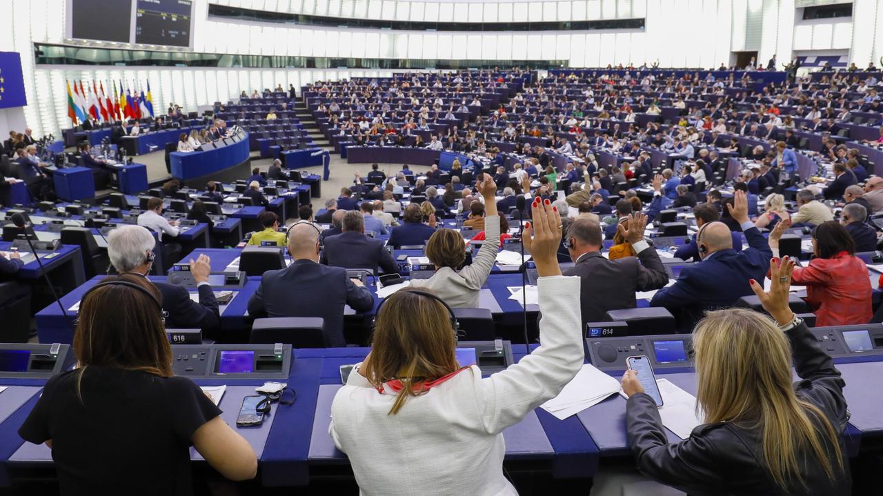 Europarlament skrytykował Komisję Europejską za decyzję wobec Polski