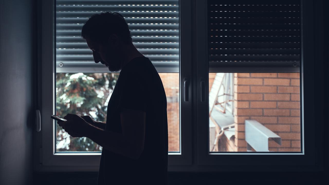Mężczyźni dzwonią na telefon zaufania zbyt późno — często już na krawędzi