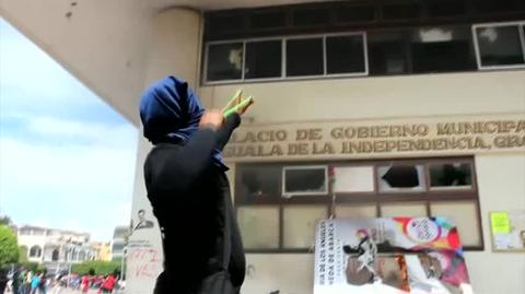 Meksyk. Protesty po zaginięciu 43 uczniów kolegium nauczycielskiego Raul Isidro Burgos