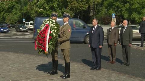 W rocznicę śmierci Bronisław Komorowski złożył kwiaty pod pomnikiem Piłsudskiego