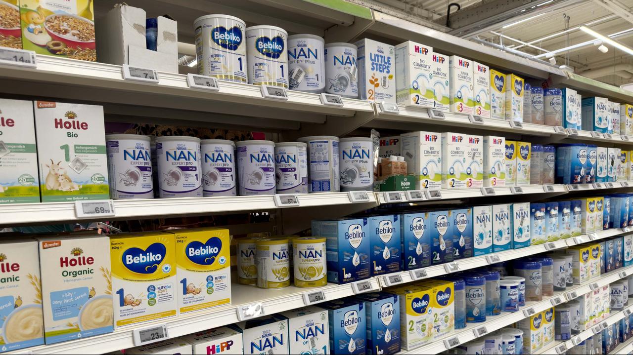 GIS wycofuje dwie partie mleka początkowego — wykryto toksynę