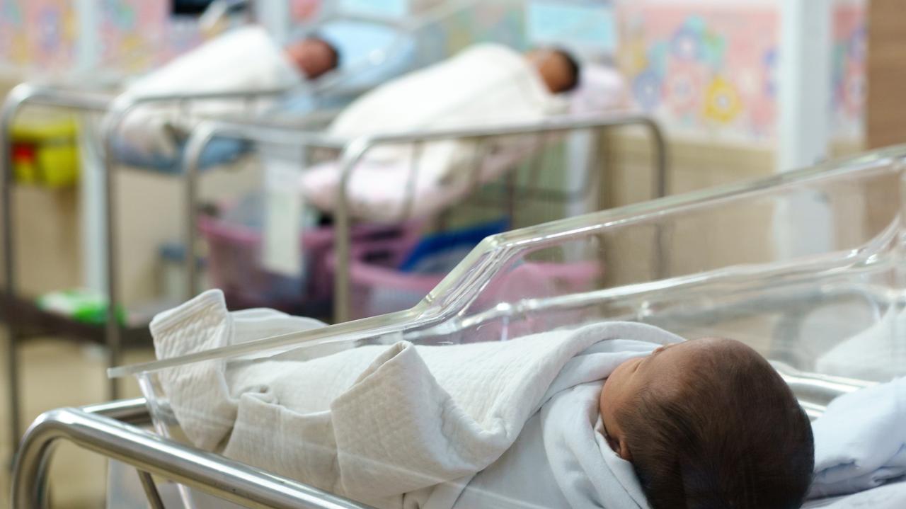 Legnica. Do szpitala trafiły cztery niemowlęta zakażone koronawirusem. Tylko jedno dziecko uniknęło respiratora