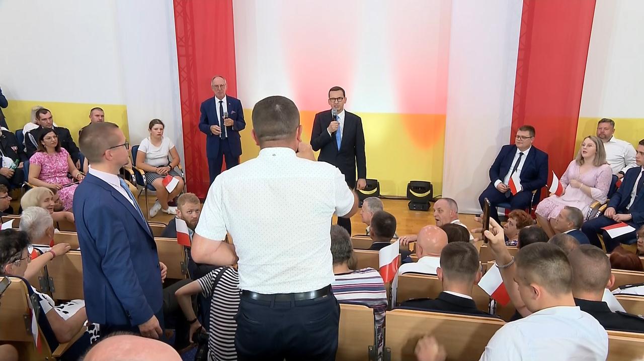 Mateusz Morawiecki en Działdowo.  El Primer Ministro respondió a las preguntas del público.