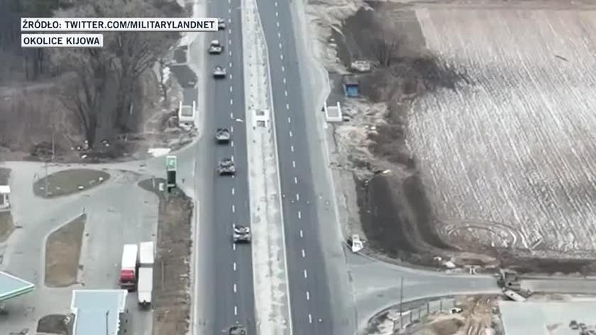 Rosyjska kolumna ostrzelana przez ukraińskie wojsko. Nagranie spod Kijowa
