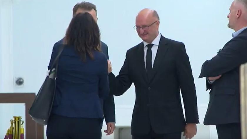 Wavrik acusado de fraude de visas