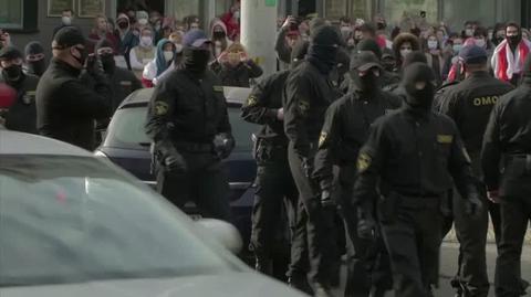 Białoruskie służby podczas protestów w Mińsku. Wideo archiwalne