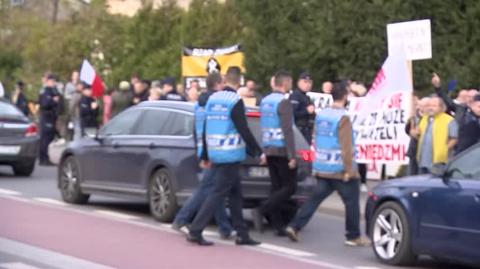 Demonstracja przeciwników PiS w Pabianicach. "Precz z Kaczorem, dyktatorem"