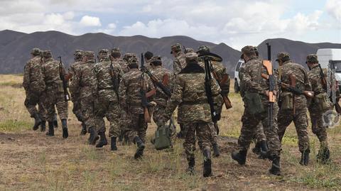 Wojsko rosyjskie na posterunkach w Górskim Karabachu. Nagranie archiwalne