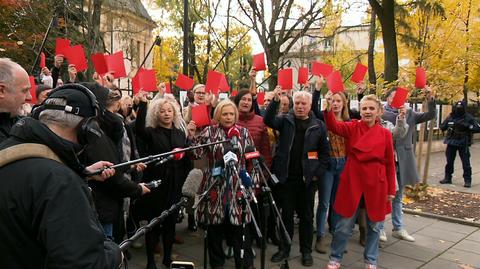 Posłanki Lewicy z parlamentarzystami z całej Europy pokazały "czerwone kartki" rządowi