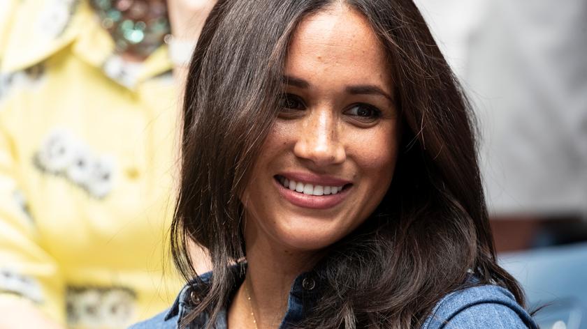 Meghan i Harry w dniu ogłoszenia zaręczyn i podczas pełnienia oficjalnych obowiązków (wideo archiwalne)