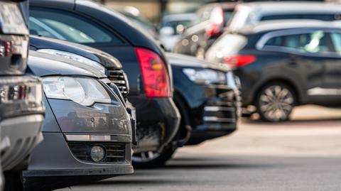 Miejsca parkingowe "bez centralnego planowania". Ministerstwo proponuje zmianę