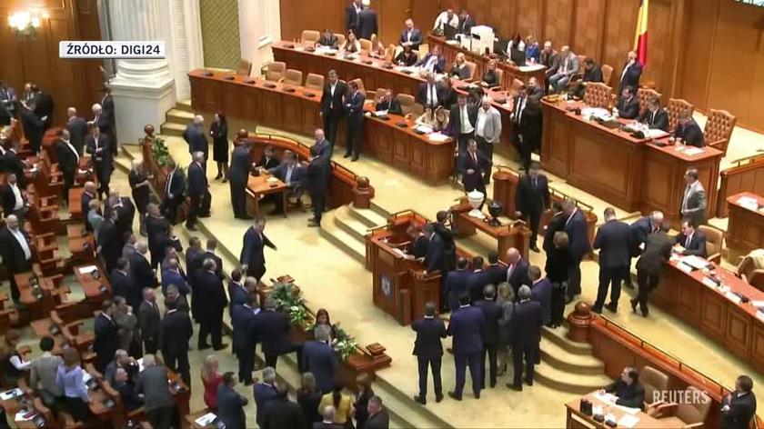 Rumuński parlament przegłosował wotum nieufności dla rządu