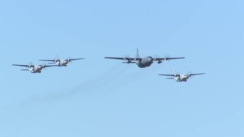 Samoloty transportowe na defiladzie: C-130 Hercules, Boeing 737, Gulfstream G550 i CASA C-295M w asyście myśliwców F-16