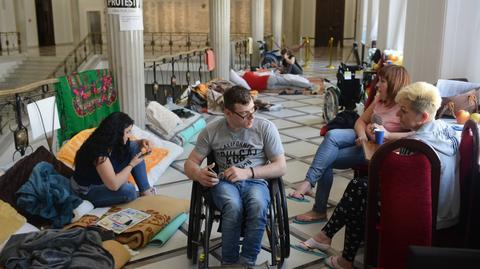 Czwarty tydzień protestu osób niepełnosprawnych w Sejmie