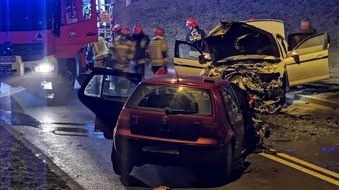Kalisz: Zderzenie dwóch aut. 14-latek zmarł w szpitalu (materiał z 2 stycznia 2021)