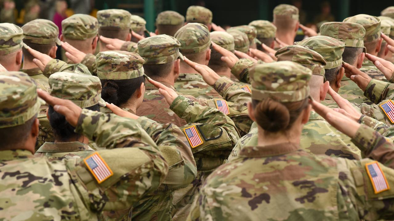 "Czystki" i "marnowanie ogromnego potencjału". Co się dzieje w amerykańskiej armii?