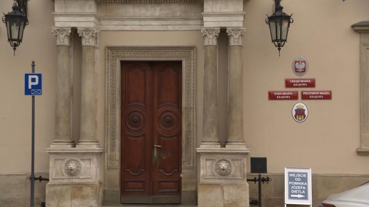 Skończył się papier toaletowy w szkole? Trzeba będzie prosić urzędników o więcej