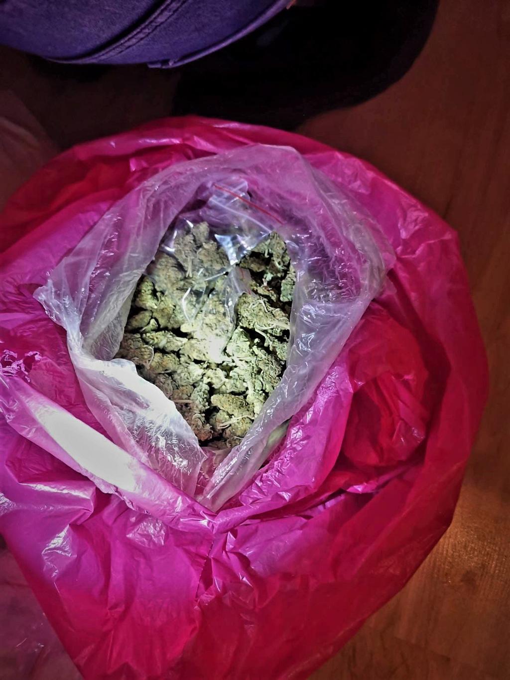 Diler pomylił policjantów z klientami